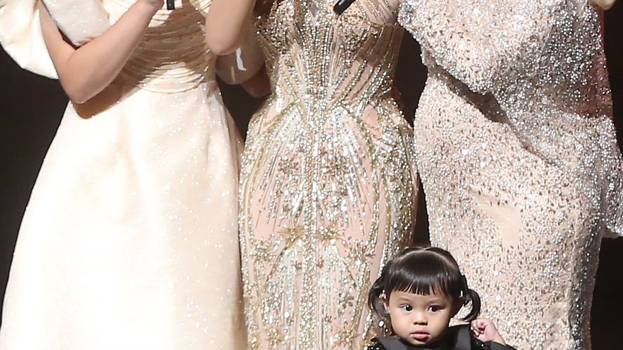 FOTO: Kolaborasi Krisdayanti, Aurel, Amora dan Cucu Ameena Tampil Mencuri Perhatian Penonton Konser Semesta