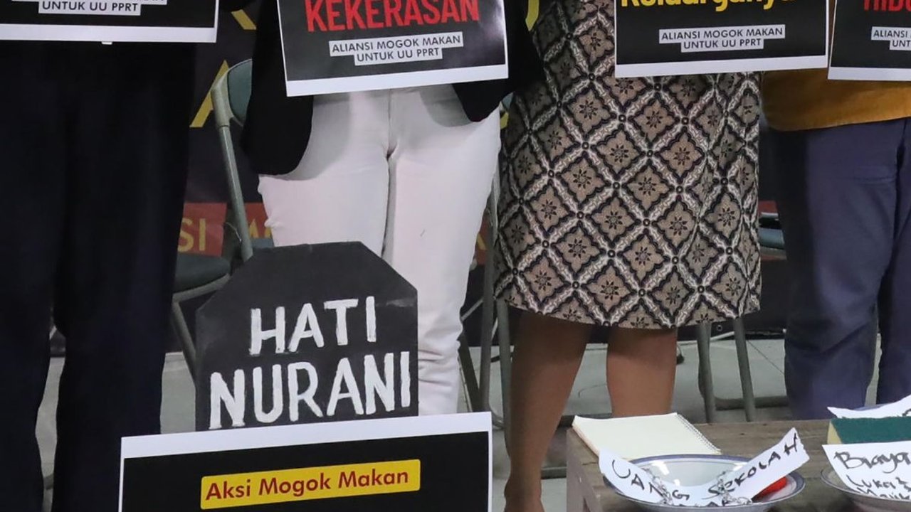 FOTO: Aksi Mogok Makan PRT Menyikapi Lambatnya Pengesahkan RUU PPRT di Gedung YLBHI