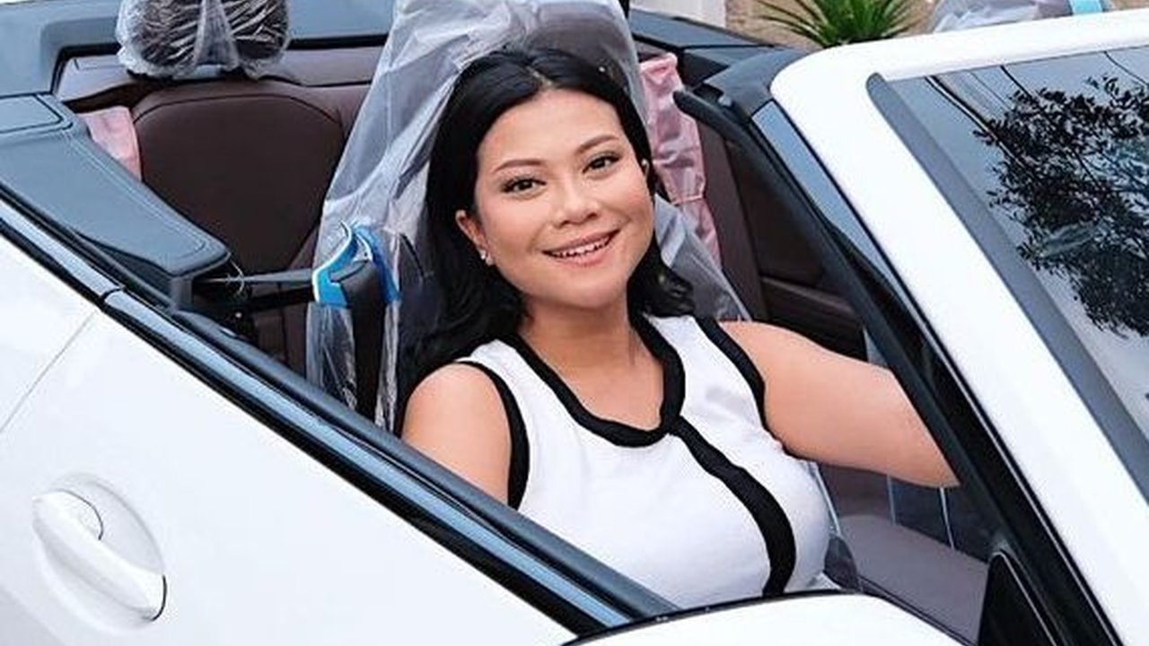 Mobil Lama Dipakai Selingkuh Mantan Suami, Hanum Mega Kini Pamer Mobil Baru