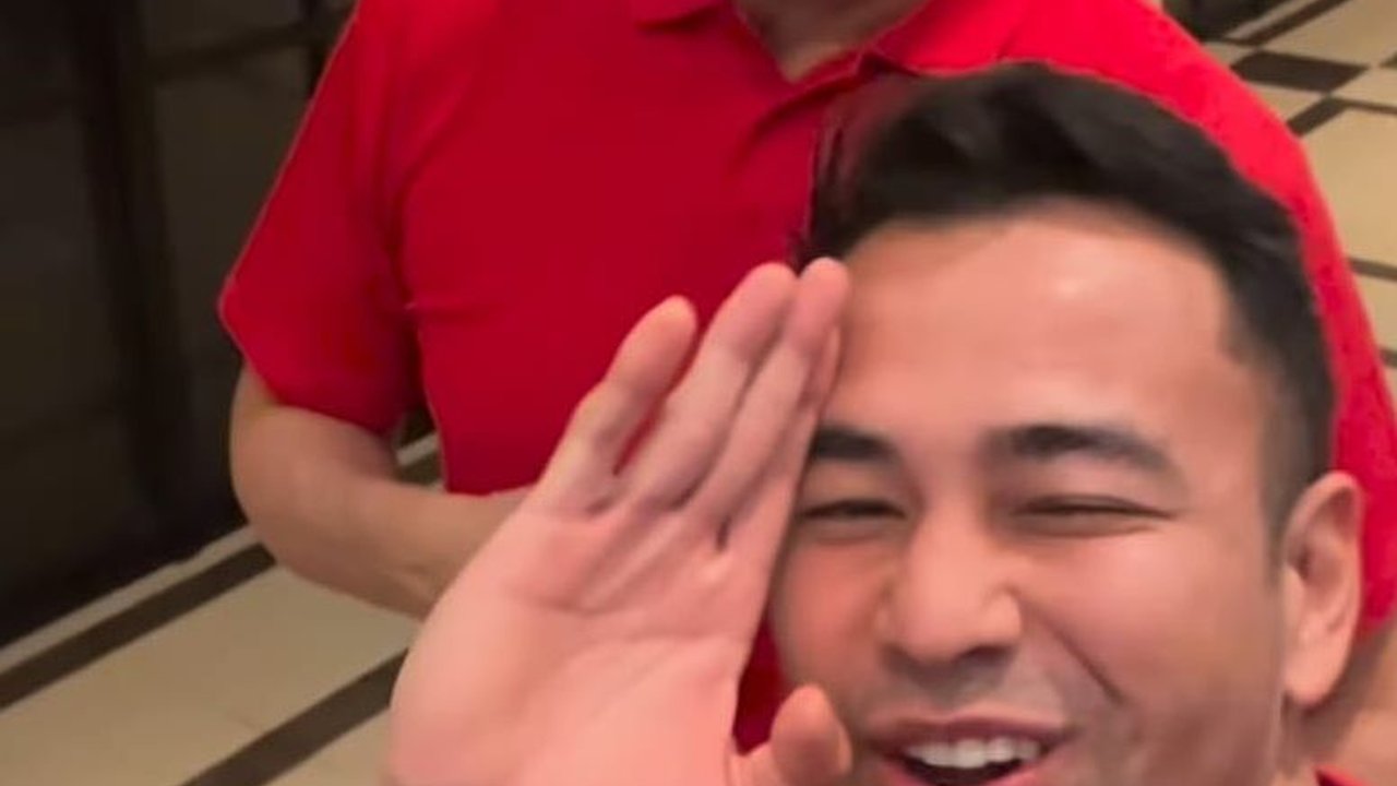 10 Potret Kebersamaan Raffi Ahmad dan Peter Schmeichel di Indonesia, Komentar Michael Owen Bikin Heboh Netizen