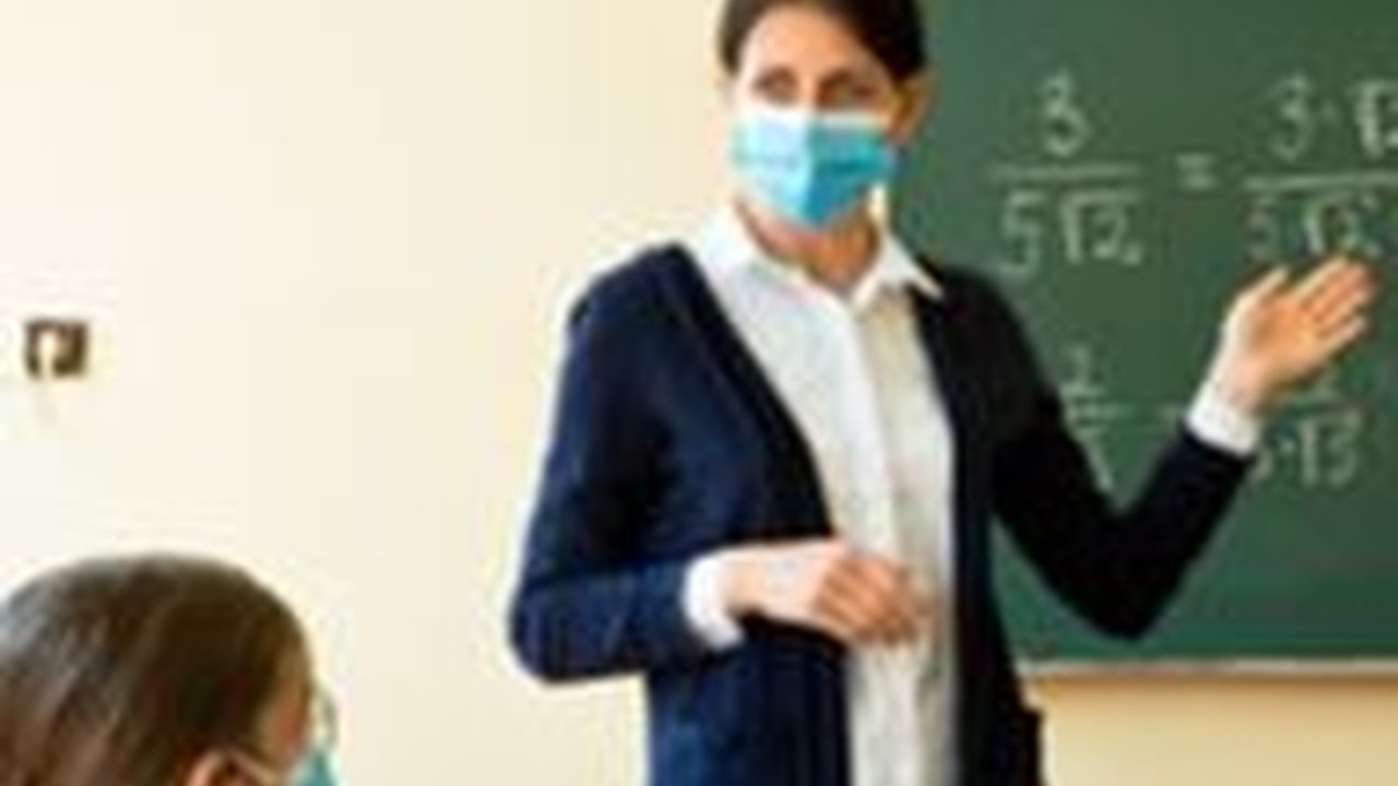 66 Nama-Nama Pekerjaan di Bidang Pendidikan & Pekerja Lainnya dalam Bahasa Inggris Lengkap Beserta Artinya