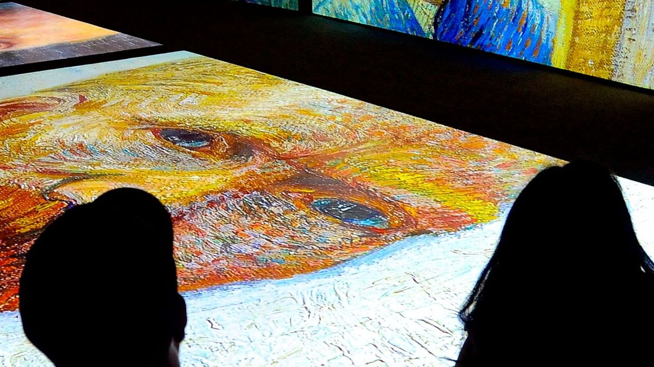 FOTO: Warna Warni Pameran Karya Van Gogh Alive Hadirkan Pengalaman Imersif 360 Derajat di Mal Taman Anggrek
