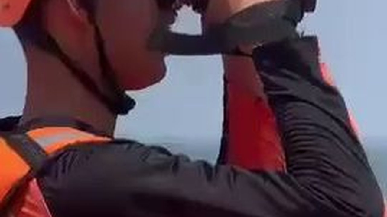 Melompat ke Selat Bali, Penumpang KMP Pratita Hilang