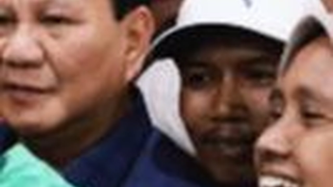 Sikap Luar Biasa Ajudan Mayor Teddy Lihat Emak-Emak Ojol Ingin Foto Sama Prabowo