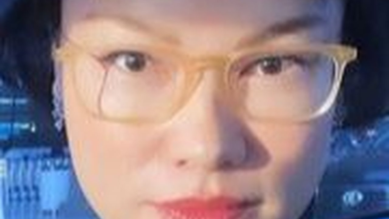 10 Gaya Terbaru Tracy Trinita: Dari Supermodel Menuju Pendeta, Pesona Rambut Pendek yang Memukau - Awet Muda di Usia 40-an
