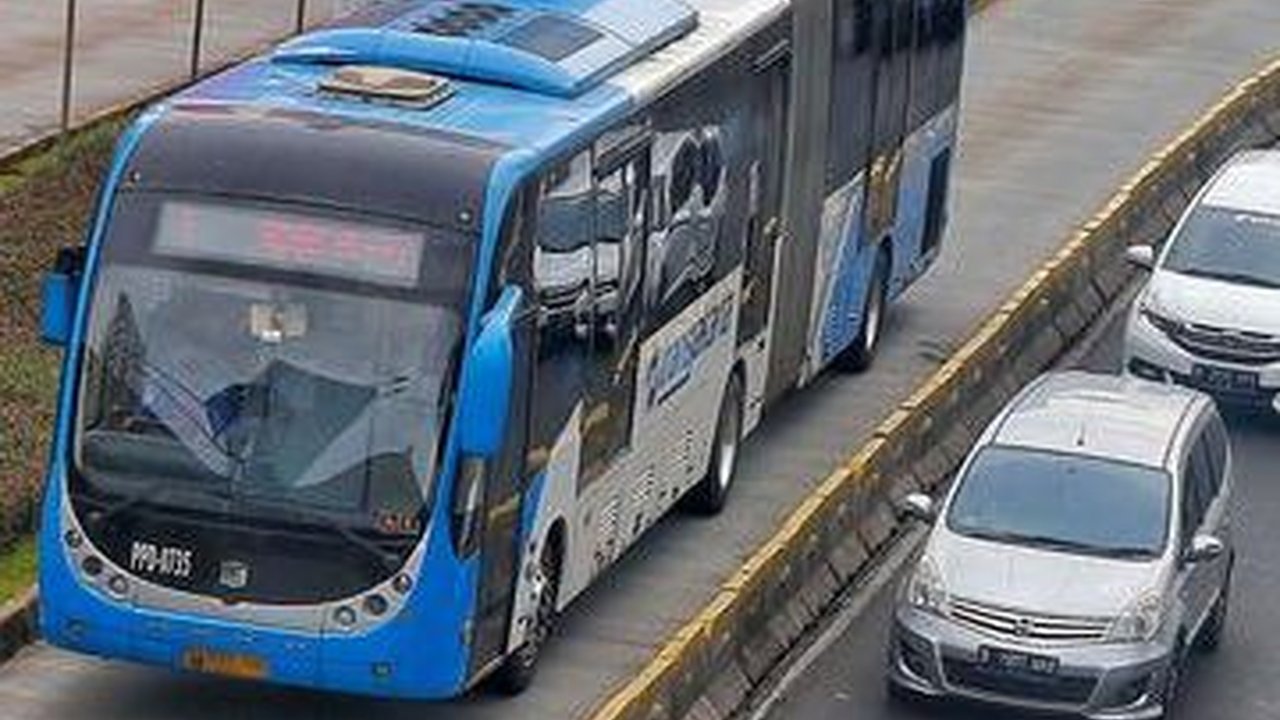 Simak Pengalihan Rute Transjakarta Imbas Demo Buruh di Depan Istana