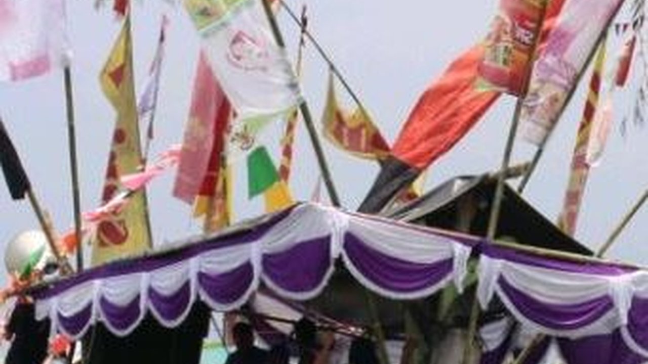 Serunya Tradisi Sedekah Laut di Brebes, Bentuk Rasa Syukur Para Nelayan