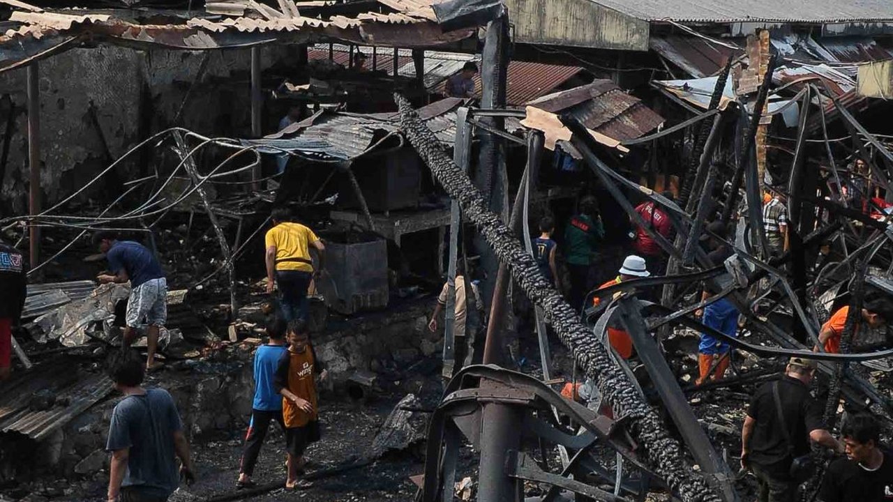 FOTO: Sisa-Sisa Kebakaran di Pasar Kambing Tanah Abang, 130 Kios Hangus Rata dengan Tanah