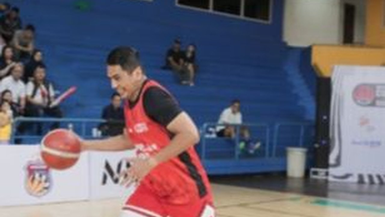 Sama-sama Bintang 3 Aksi Komjen Rudy 'Gajah' Tanding Basket dengan Teman Satu Angkatan di Akpol, Endingnya Tukeran Baju