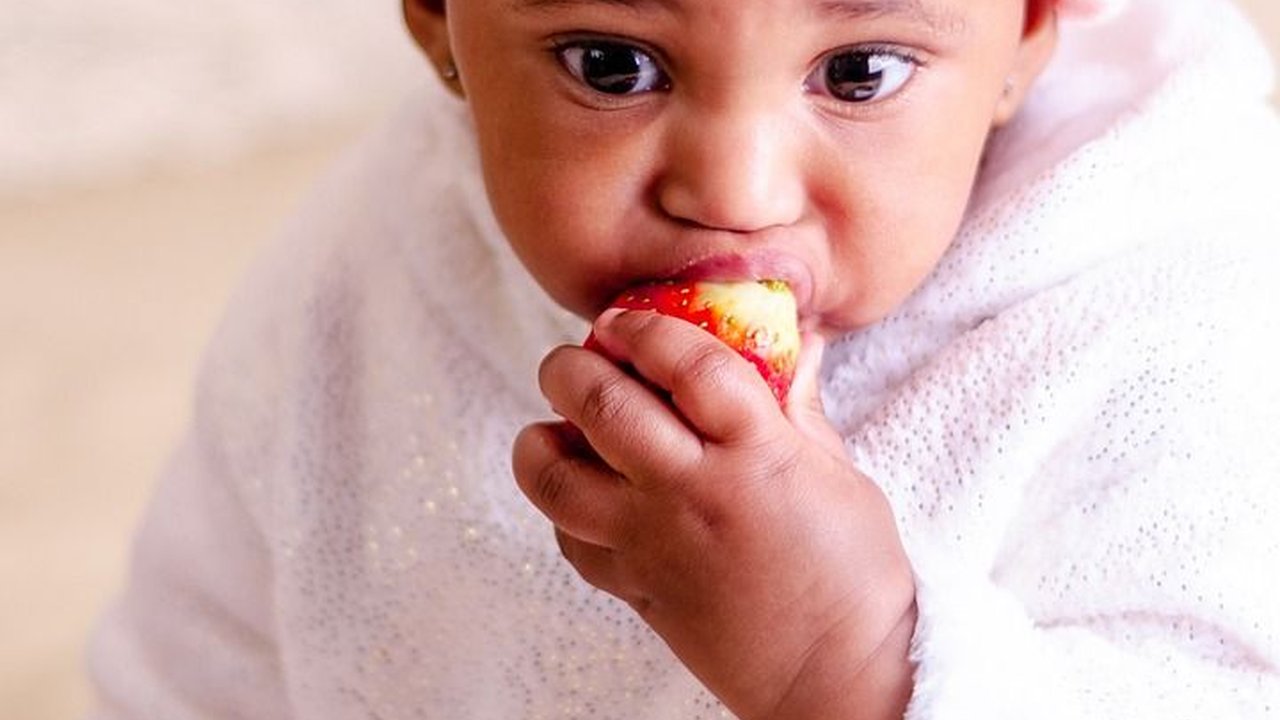 Tekstur Makanan Bayi 8 Bulan dan Jenisnya, Berikan MPASI dengan Baik