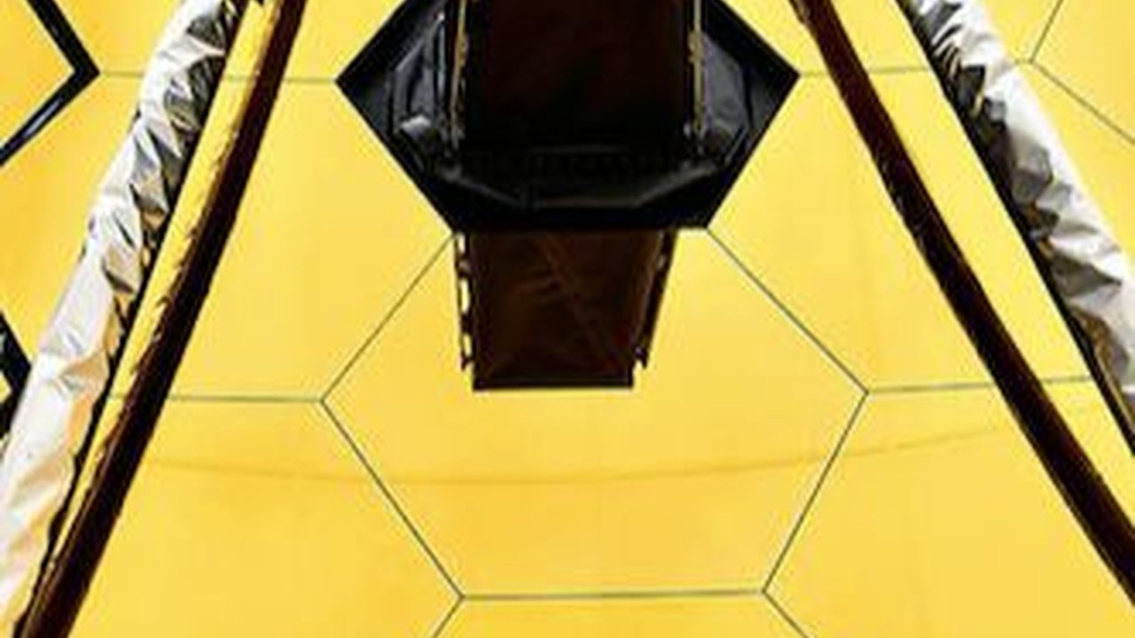 Teleskop NASA James Webb Temukan Cahaya Bentuknya Tanda Tanya di Alam Semesta, Ini Buktinya