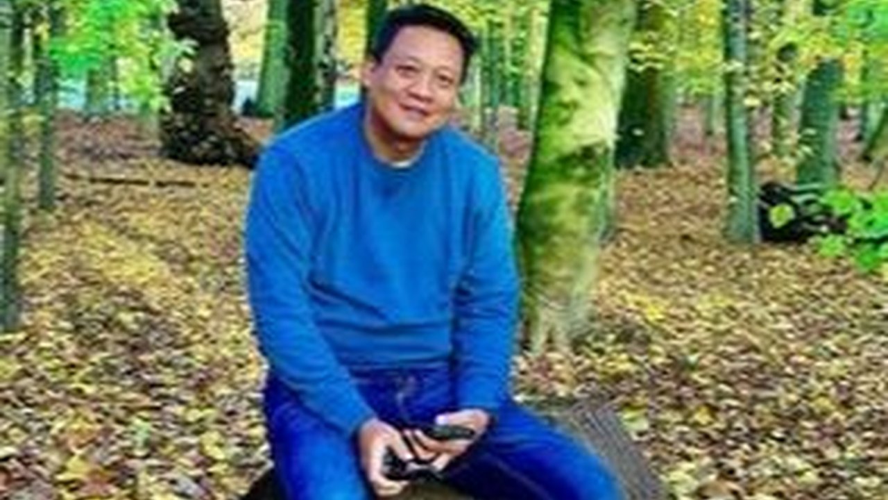 Bawakan Lagu 'Andaikan Kau Datang Kembali', Irjen Krishna Murti Konser Dadakan di Depan Pasukan