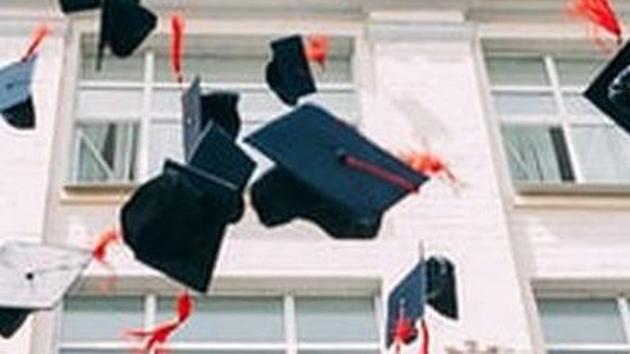 Diterima 7 Kampus Bergengsi di Luar Negeri,  Begini Cerita Allin Alya Anak Guru Paud di Gunungkidul