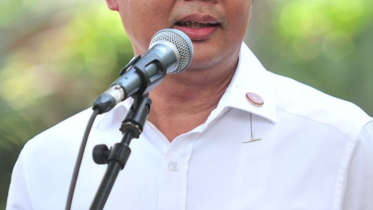 Jokowi Tunjuk Bey Machmudin Jadi Pj Gubernur Jabar, Ini Profilnya