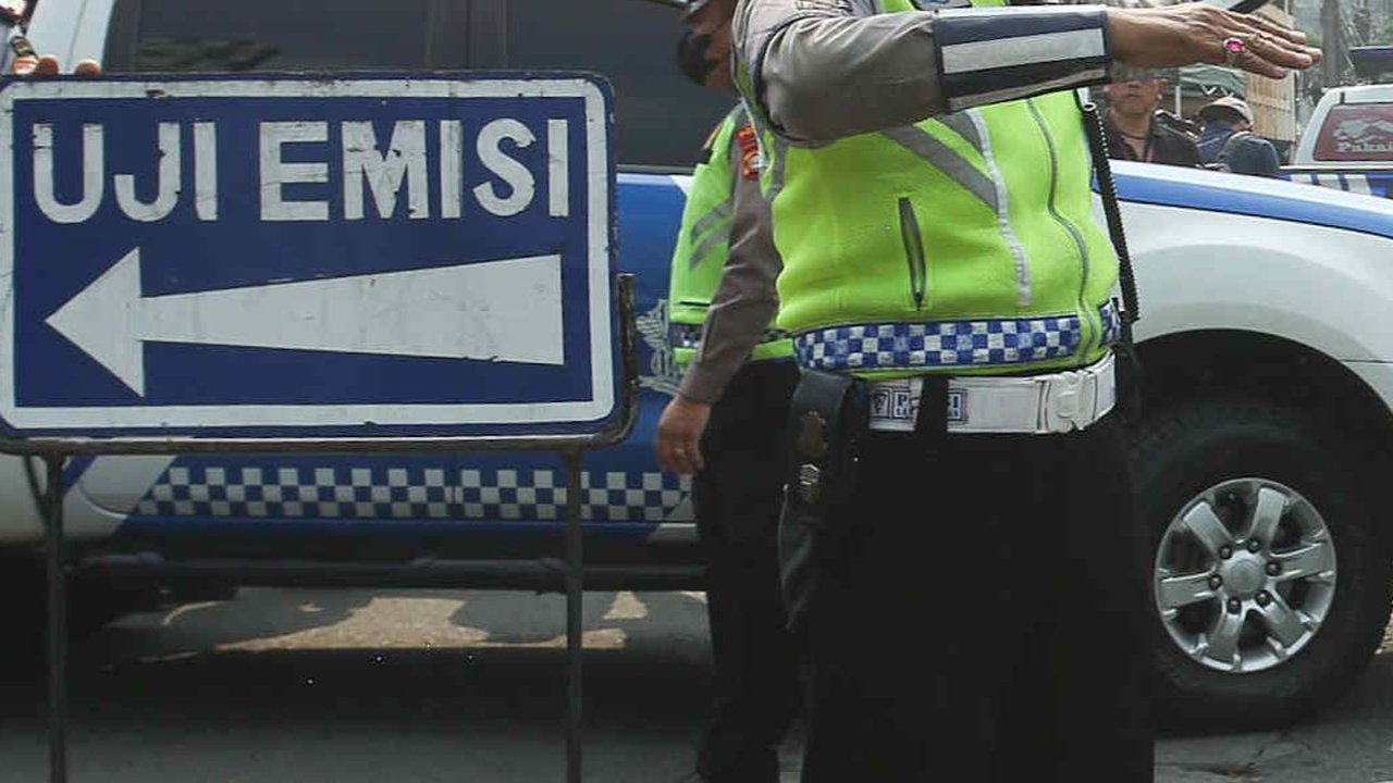 FOTO: Mulai Hari Ini, Kendaraan Tak Lolos Uji Emisi Didenda hingga Rp500 Ribu