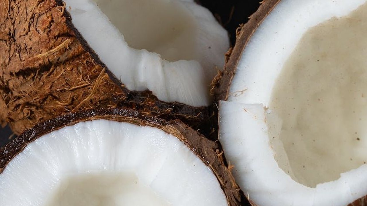 Punya Santan Di Rumah? Ternyata Bisa Bikin Rambut Bebas Ketombe Lho, Ini Caranya