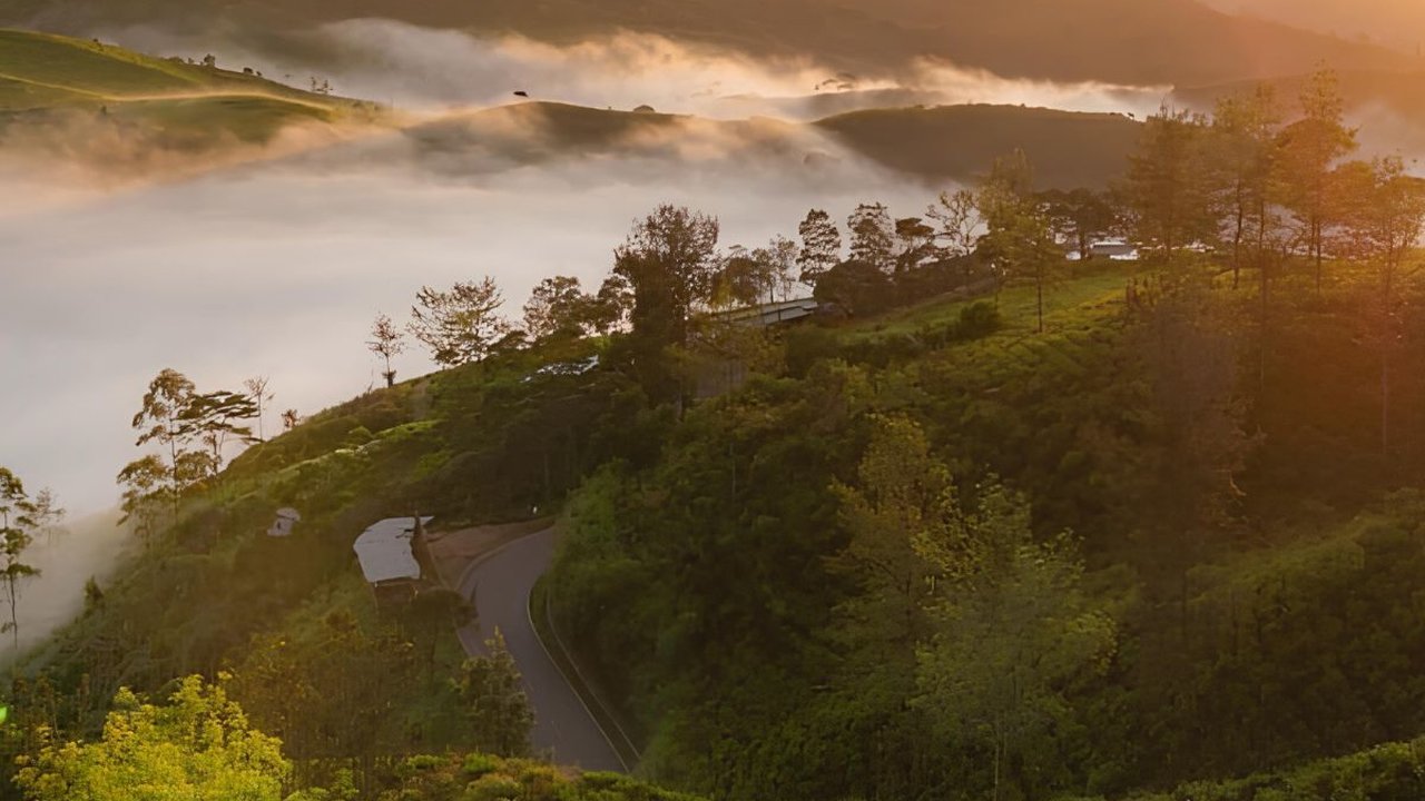 Sunrise Point Cukul, Spot Terbaik Berburu Matahari Terbit di Dataran Tinggi Bandung