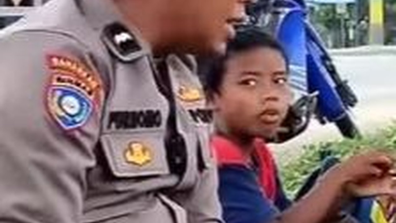 Untung Ketemu Polisi Baik, Kecopetan di Kapal Keluarga Ini Pulang Kampung Jalan Kaki ke Magelang