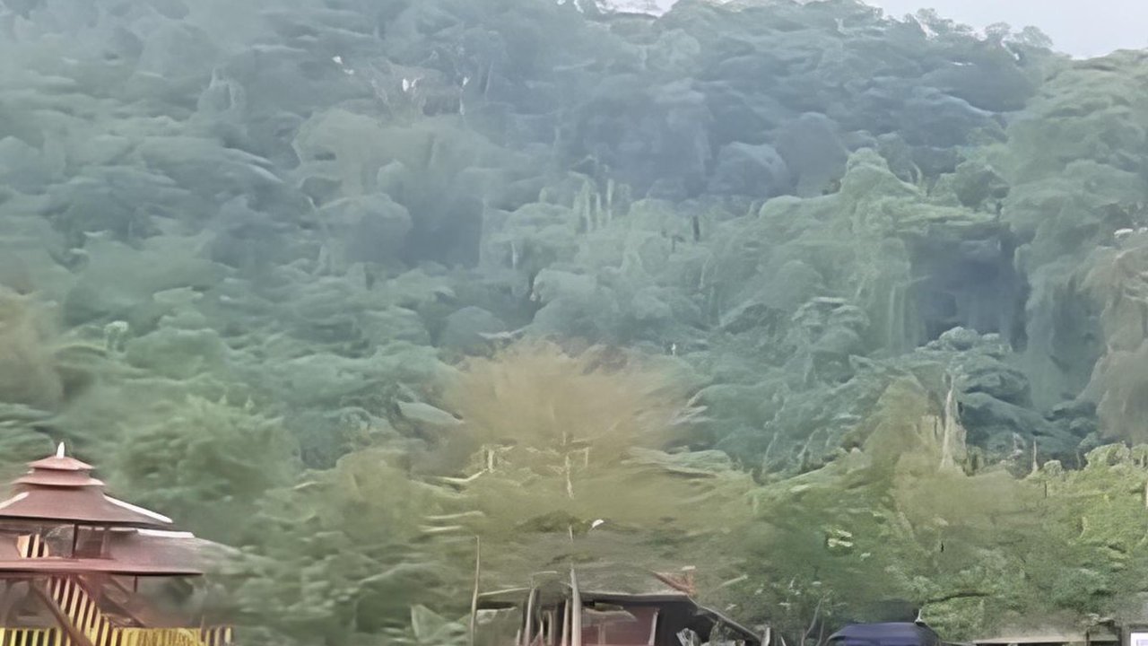 Mengagumi Indahnya Situ Cipanten Majalengka, Airnya Jernih Berwarna Biru Alami