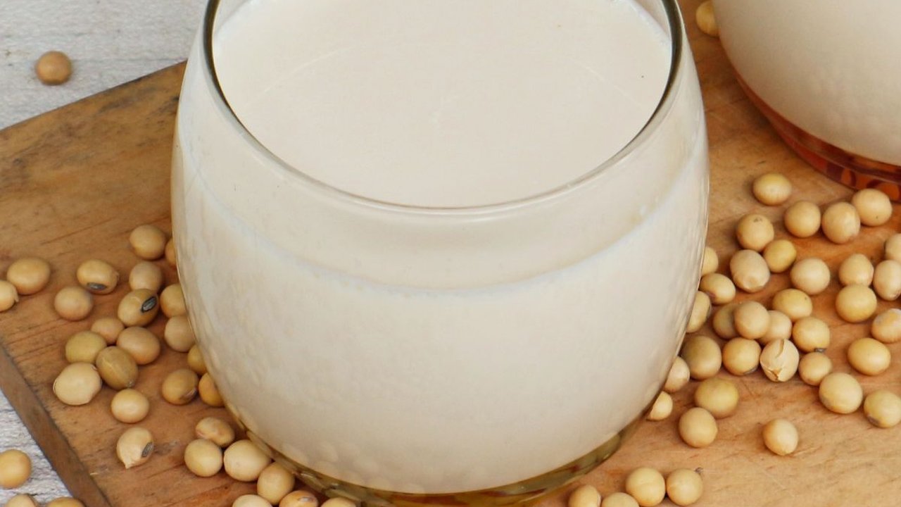 7 Macam Produk Nabati Pengganti Susu Sapi dan Manfaatnya
