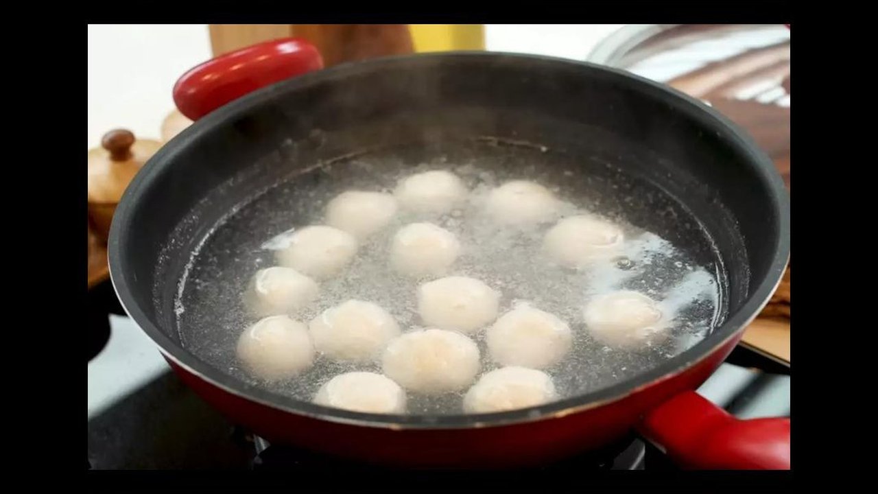 Cara Membuat Bakso Ikan Kenyal, Putih, dan Gurih ala Chef Devina Hermawan