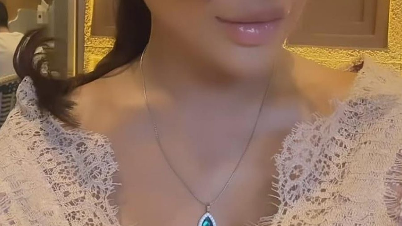 Stunning Abis! Potret Cantik Millen Cyrus di Acara 7 Bulanan Anak Ke-2 Aurel Hermansyah Disorot