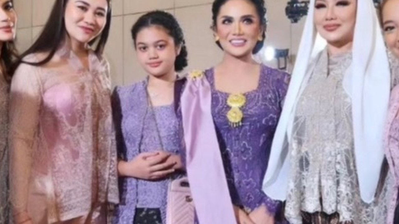 Curi Perhatian, Begini Interaksi Aaliyah Massaid dengan Keluarga Gen Halilintar di Acara Mitoni Aurel