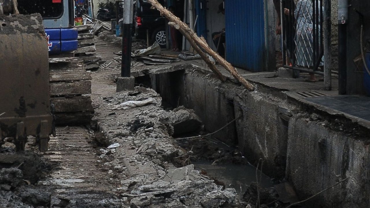 FOTO: Antisipasi Banjir, Proyek Gorong-Gorong di Rawamangun Dikebut Sebelum Masuk Musim Hujan