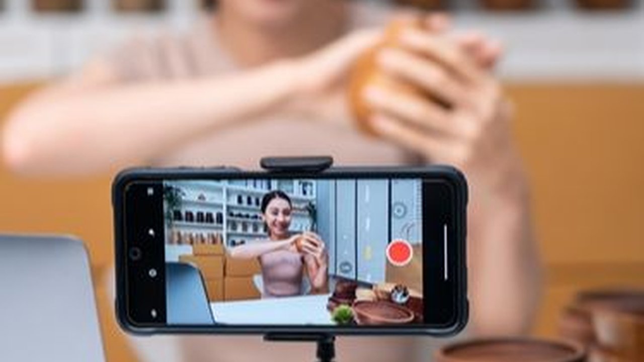Meroket! Penjualan Produk Capai Lebih dari 30 Kali Lipat saat Live Streaming 9.9 Super Shopping Day di Shopee Live