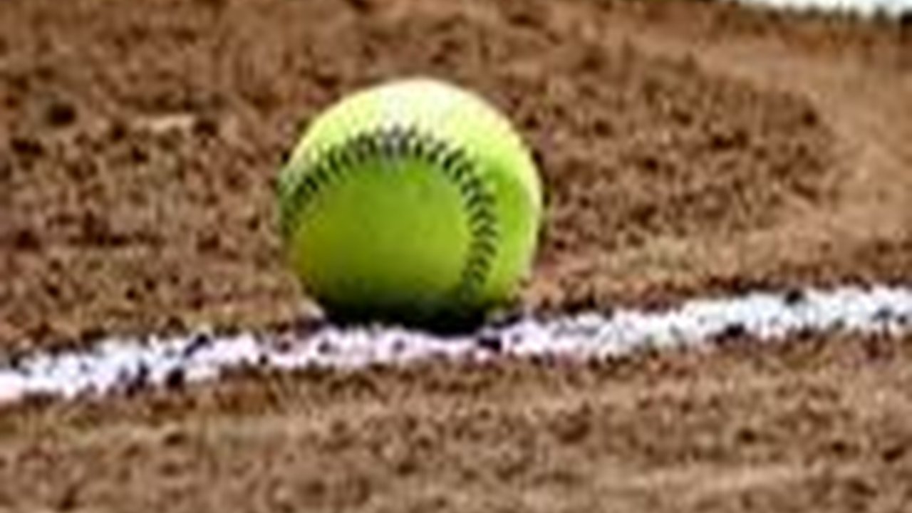 Permainan Kasti Jadi Olahraga Paling Bergengsi di Sumenep, Tim Bertanding Sewa Dukun Biar Menang