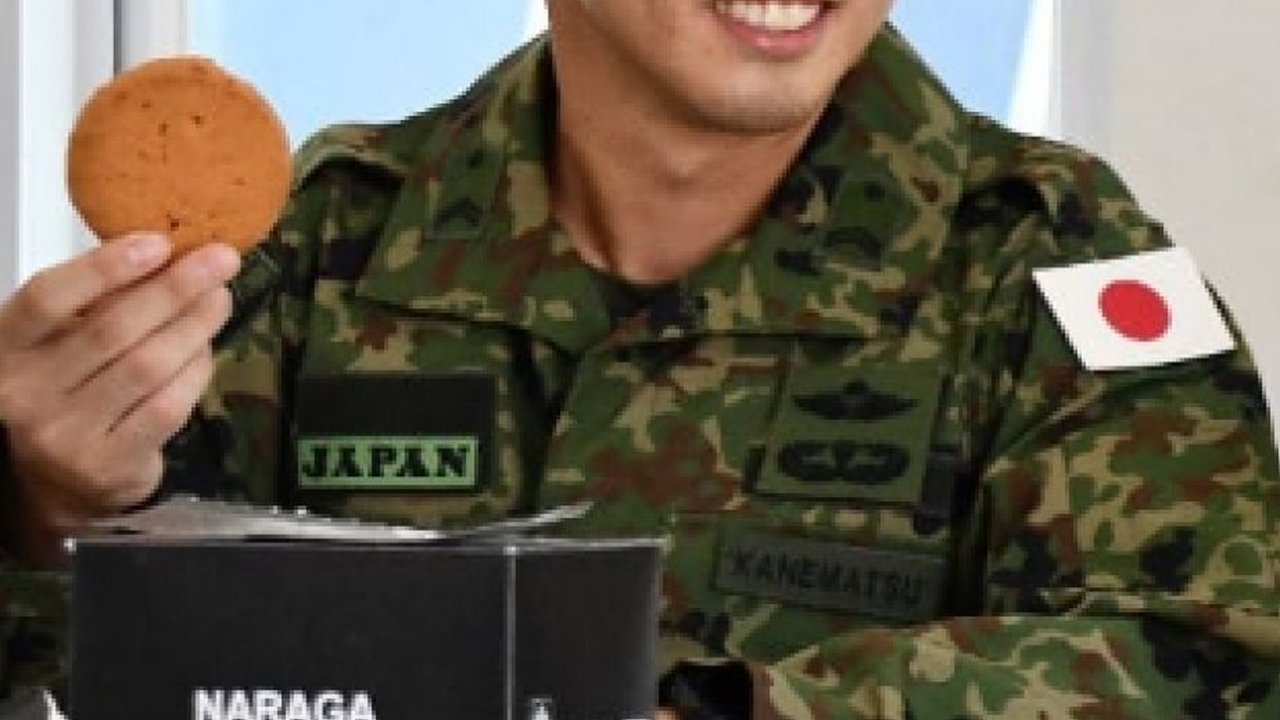 Reaksi Tentara Tiga Benua Cicipi Ransum TNI, Kompak Beri Jawaban 'Biskuitnya Besar & Enak'