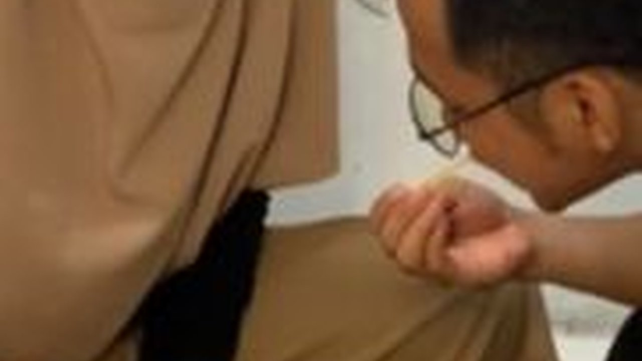 Penuh Rasa Syukur, Wanita ini Bangga Lihat Gaji Pertama Suami jadi Guru Ngaji 'Cari Pasangan itu Enggak Mesti Mapan'