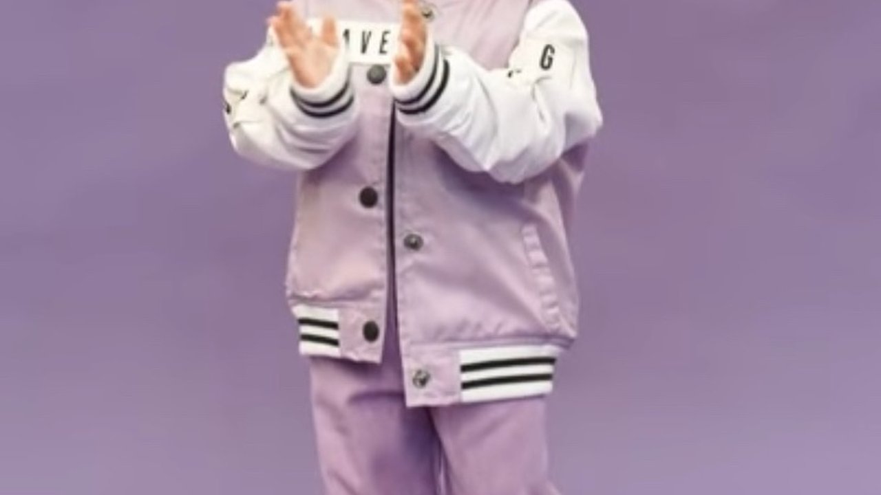 Ganti Baju Sampai 3 Kali, Intip Momen di Balik Layar Pemotretan Ameena