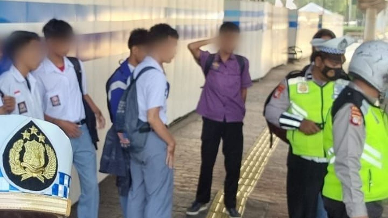 Konvoi Bawa Senjata Tajam, Pelajar di Grogol Diamankan Polisi