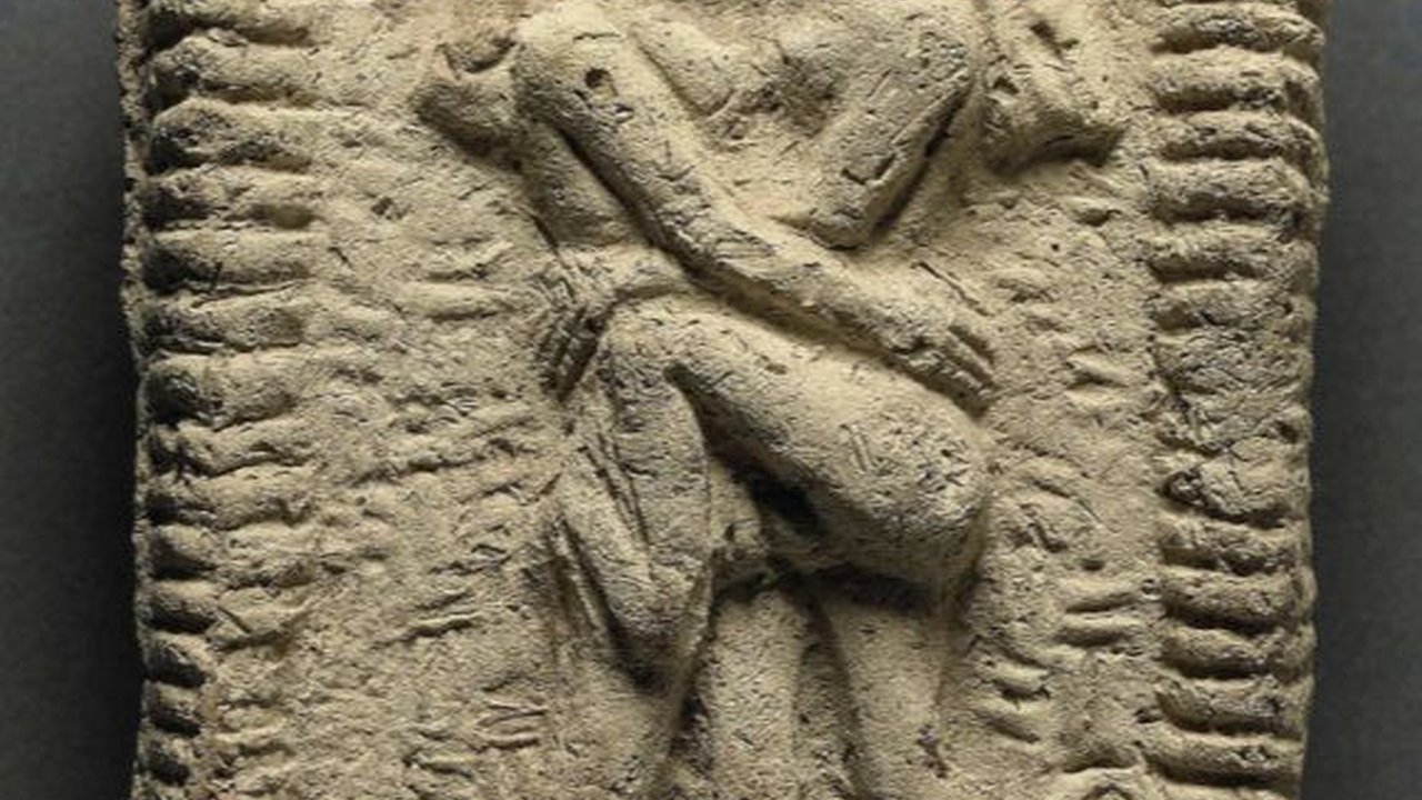 Ciuman Pertama yang Dicatat Sejarah Terjadi 4.500 Tahun Lalu, Begini Kisahnya