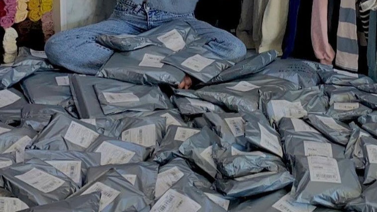 Dapat Rp100 Juta Pertama di Usia 21 Tahun, Begini Kisah Via Mulai Bisnis Jilbab