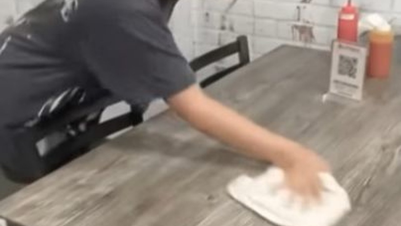 Gak Mau Minta Uang Sama Ortu, Cinta Putri Uya Kuya Rela jadi Tukang Pel dan Cuci Piring di Restoran Amerika