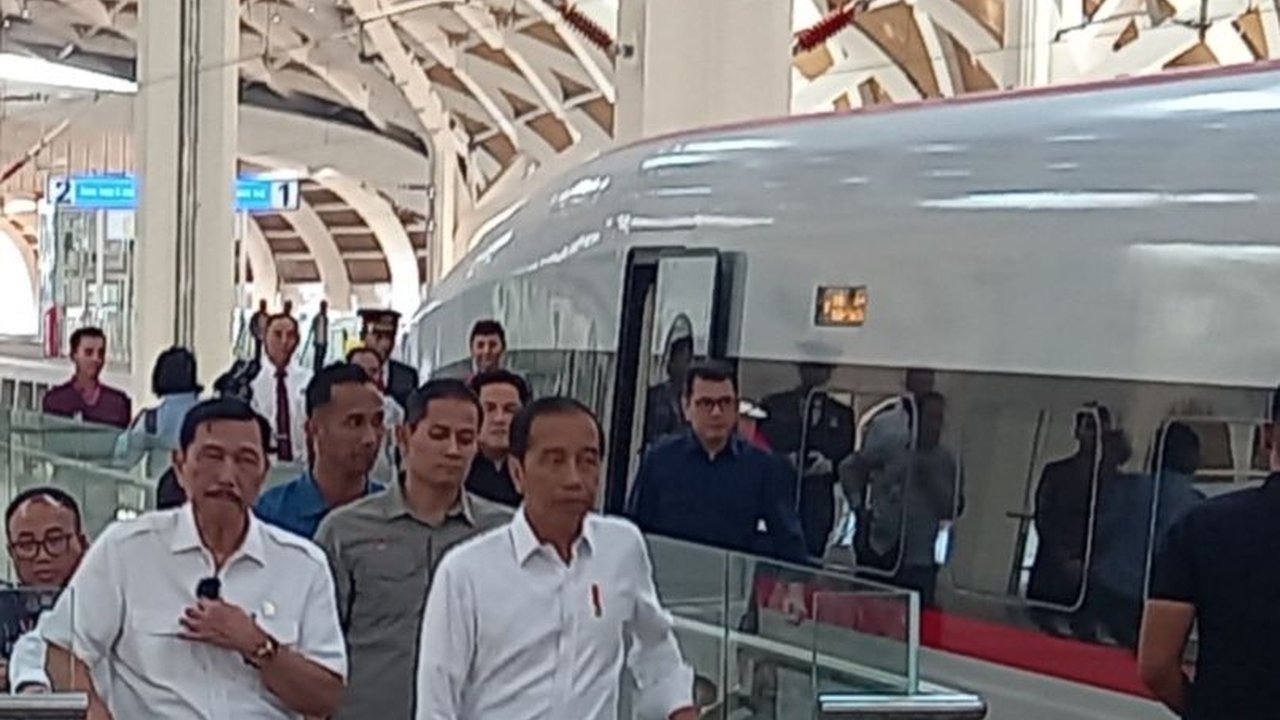 Didampingi Luhut dan Erick Thohir, Jokowi Jajal Kereta Cepat Jakarta-Bandung