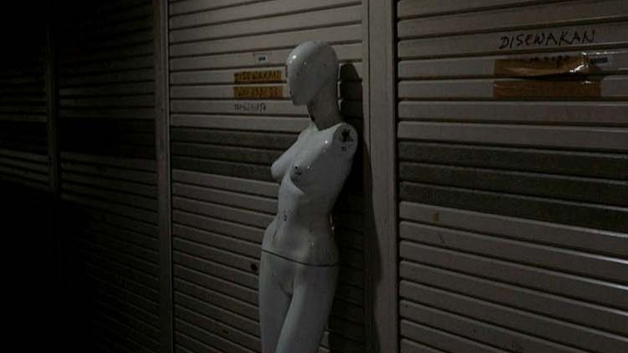 FOTO: Menyusuri Lorong Gelap Pasar Tanah Abang