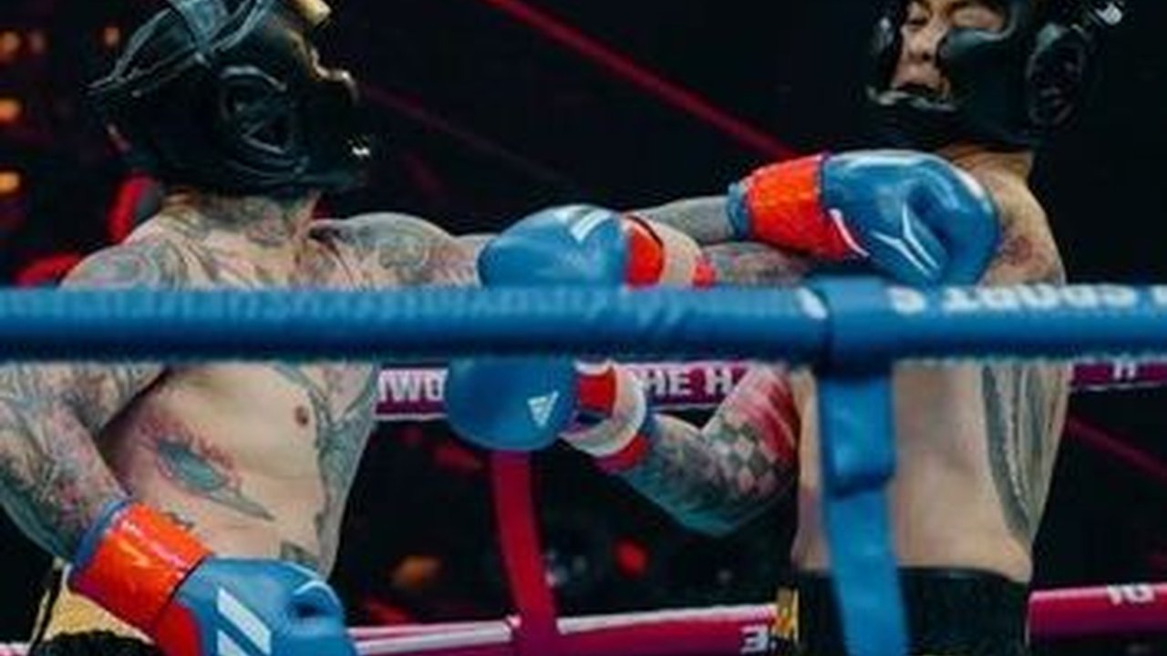 Bertarung Secara Gentle, 8 Foto Adu Tinju Jerink SID Melawan Uus di Atas Ring