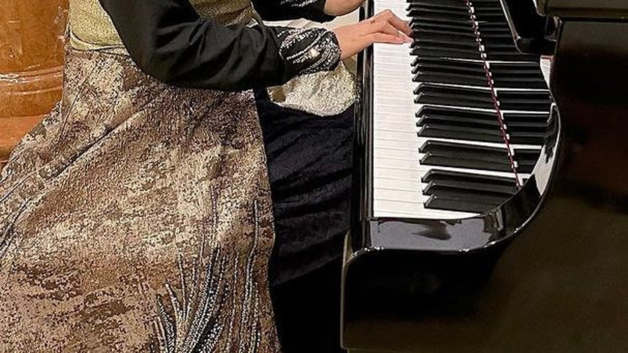 Sosok yang Dikagumi Simon Cowell Bakal Berduet dengan Putri Ariani di Final AGT 2023, Siapa Dia?