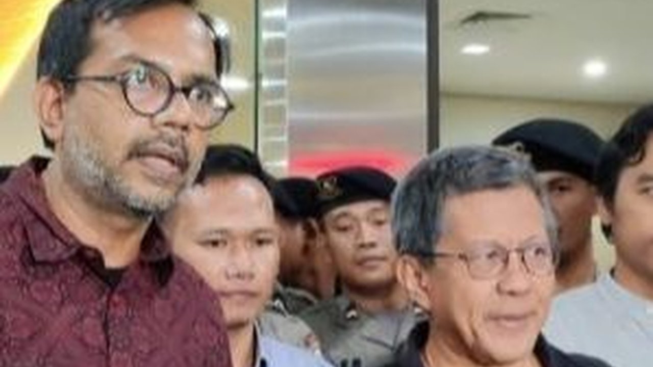 Rocky Gerung Dicecar Tiga Hal Ini saat Diperiksa Bareskrim Polri