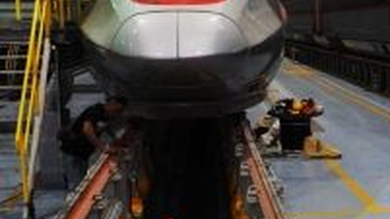 Masyarakat Bisa Naik Kereta Cepat Jakarta-Bandung Mulai Besok, Tarifnya Masih Gratis