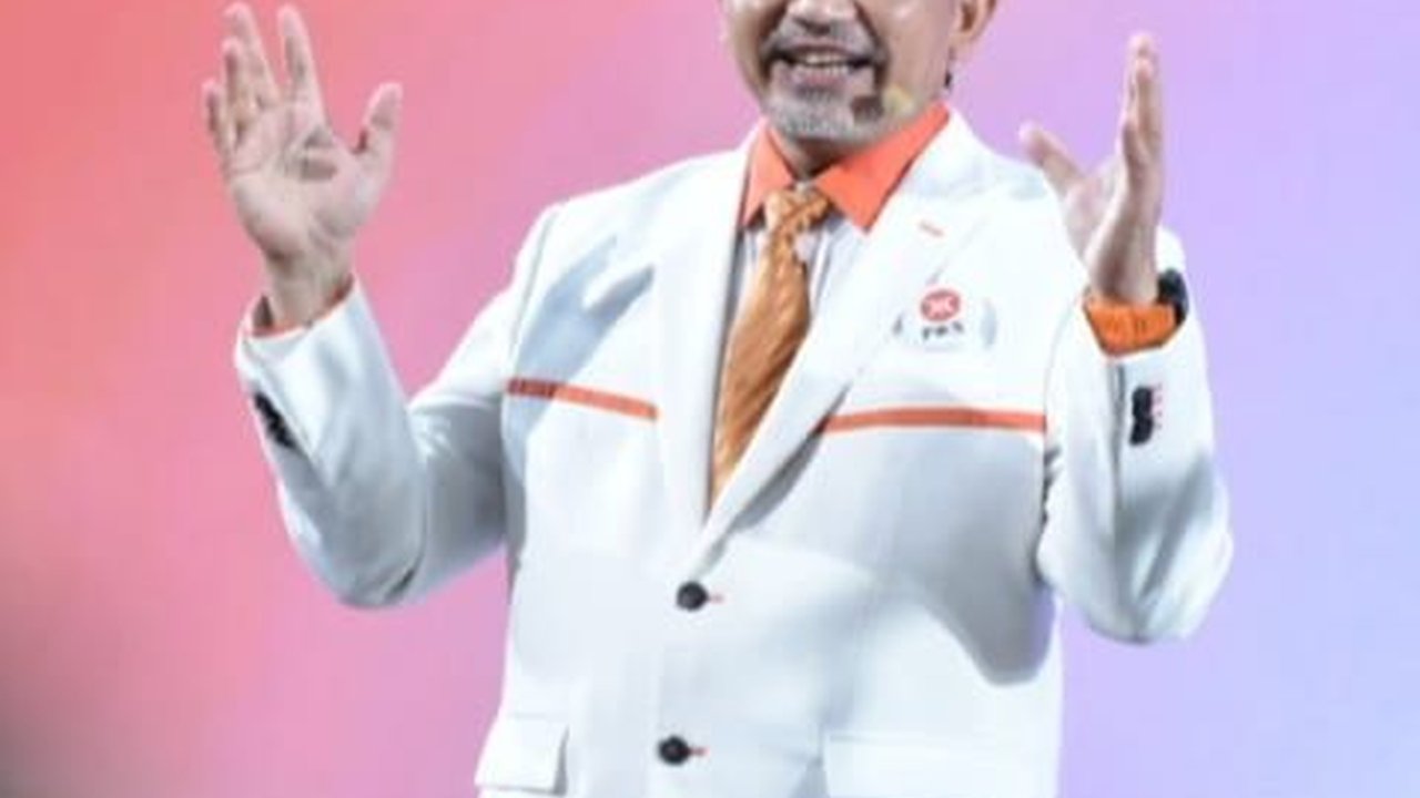 Viral Suara Merdu Presiden PKS saat Lagi Azan di Masjid, Latar Belakangnya Jadi Sorotan