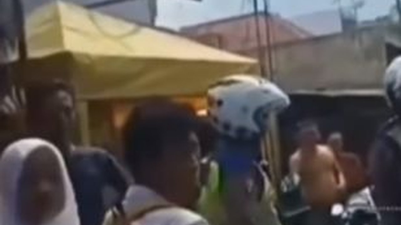 Anak Sekolah Ditilang Dalam Gang, Warga Enggak Terima Langsung Cekcok dengan Polantas