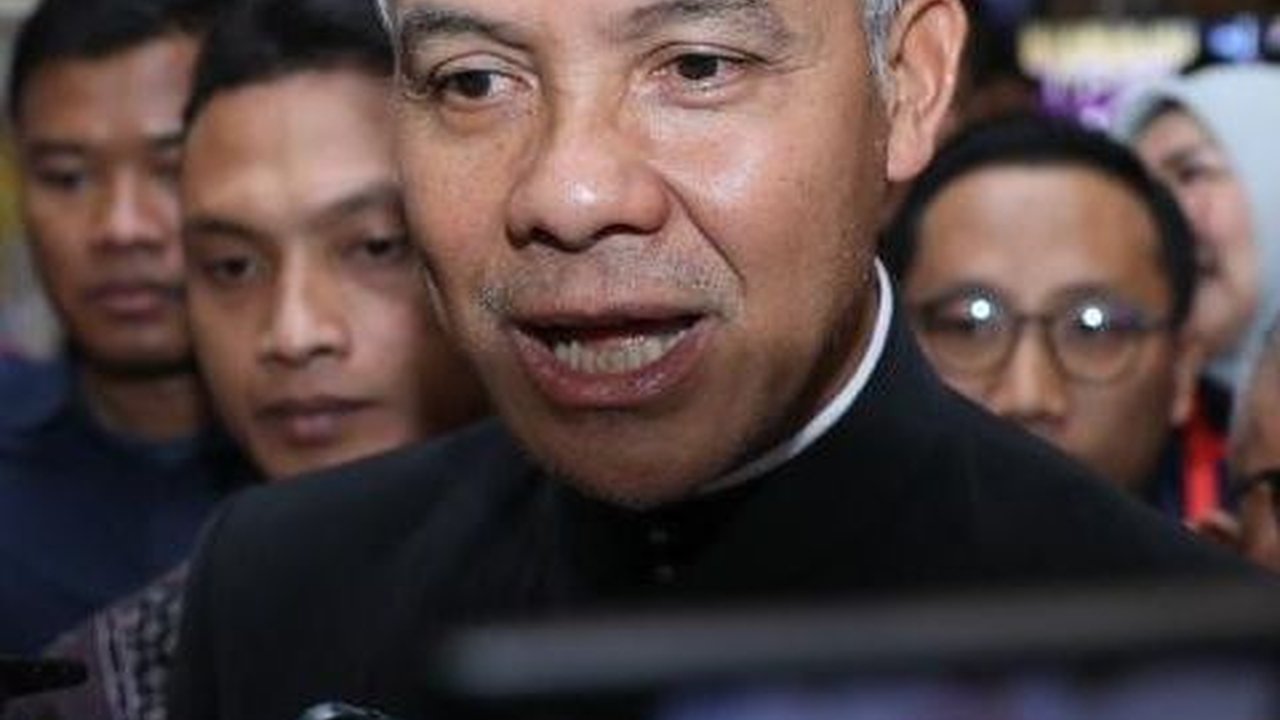 Hoaks Foto Ganjar Lagi Minum Alkohol, Simak Faktanya