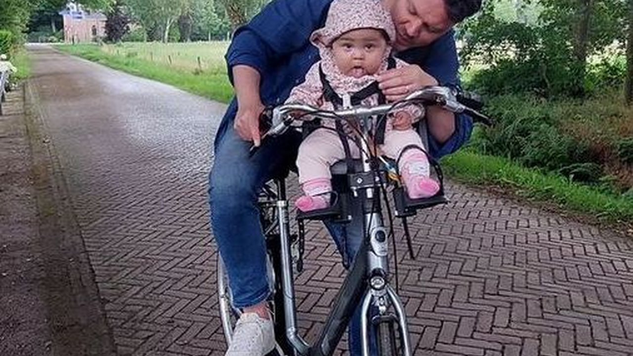 8 Potret Menggemaskan Nova Putri Gracia Indri yang Asyik Menikmati Liburan