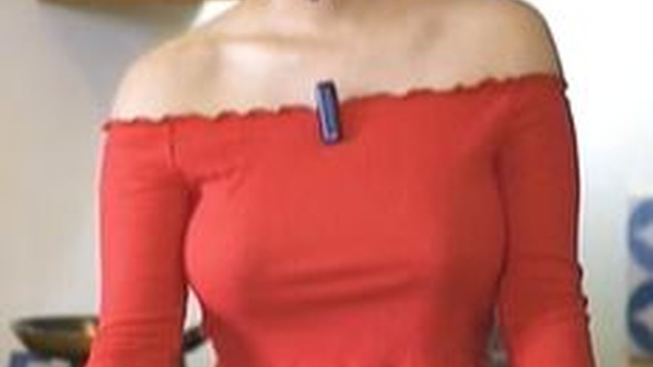 Mangkir Panggilan Polisi, Siskaee Terpantau Asyik Nyanyi di Klub Malam Kamboja