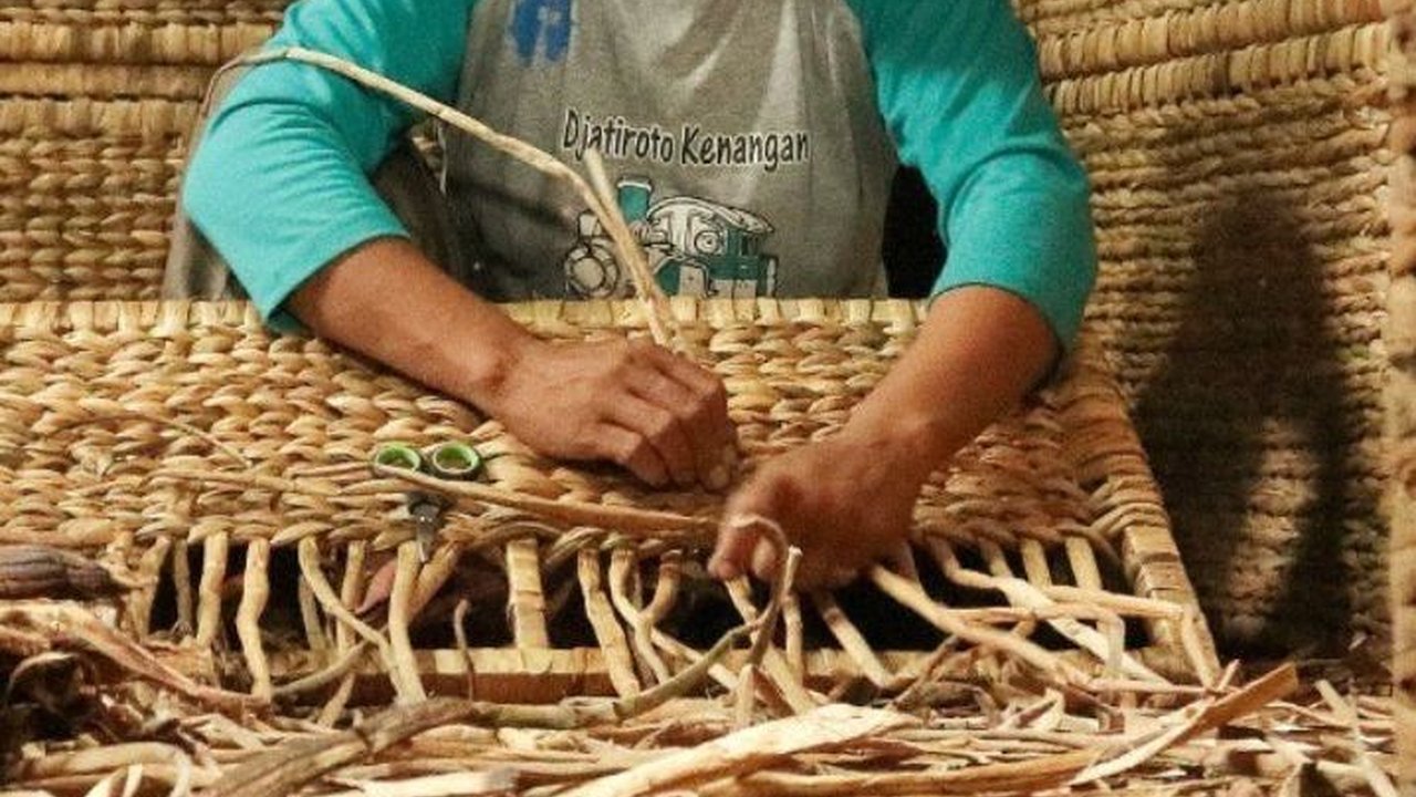 Menteri Teten Ungkap Alasan Produk Lokal Kalah Saing dengan Barang Impor
