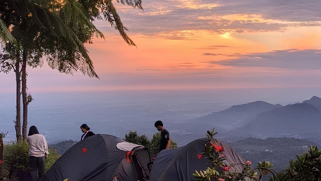 Menilik Keindahan Wisata Batu Nyongclo Rajagaluh, Jadi Hidden Gem di Majalengka